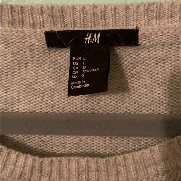 Snowflake Light Gray Sweater Size Large - Picture 2 of 4